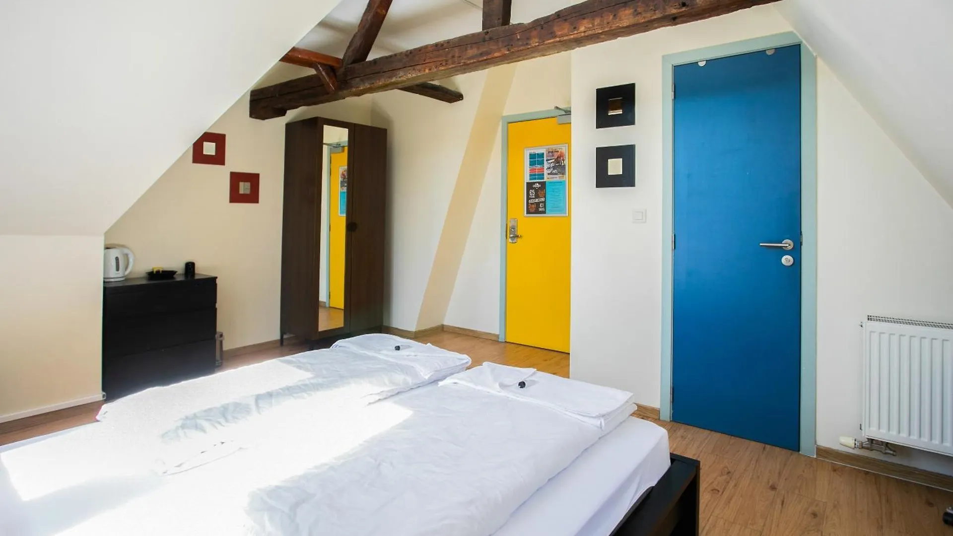 St Christopher'S Inn Bruges - The Bauhaus 0*,