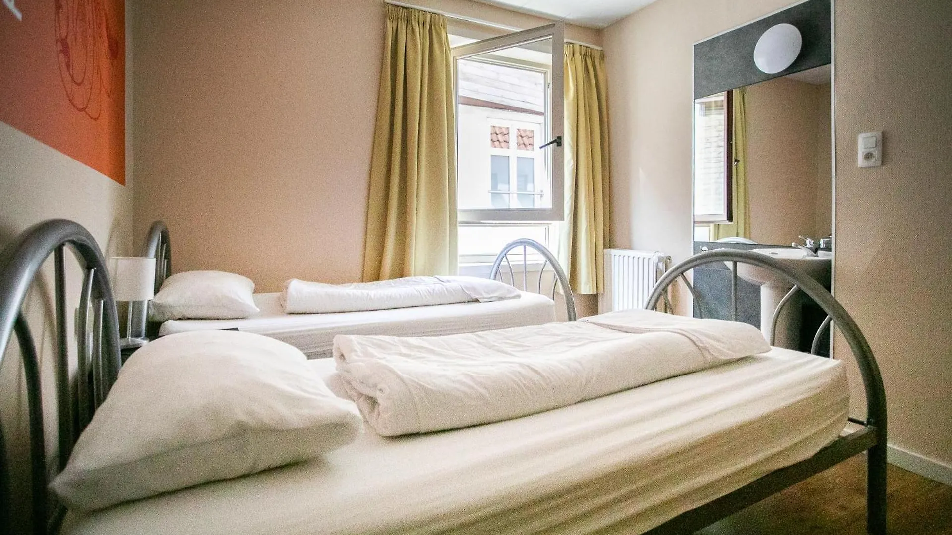 St Christopher'S Inn Hostel At The Bauhaus Brugia