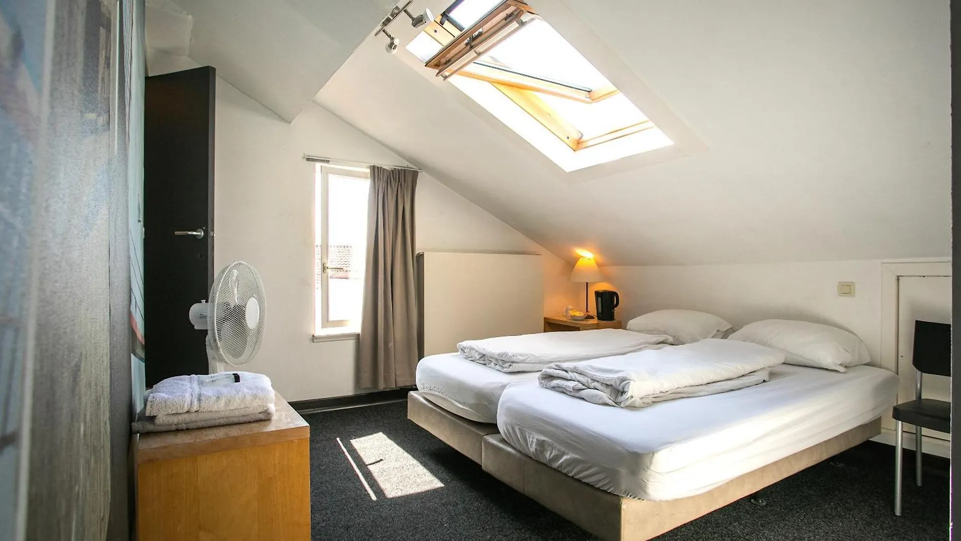 St Christopher'S Inn Hostel At The Bauhaus Brugia