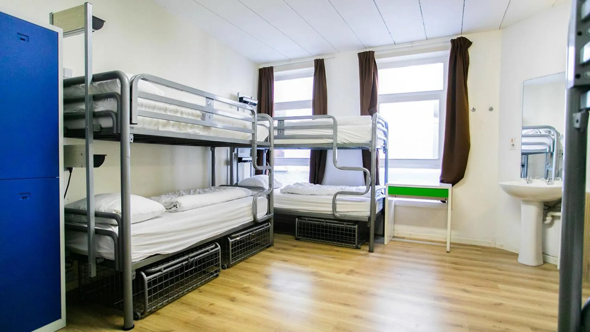 St Christopher'S Inn Hostel At The Bauhaus Brugia