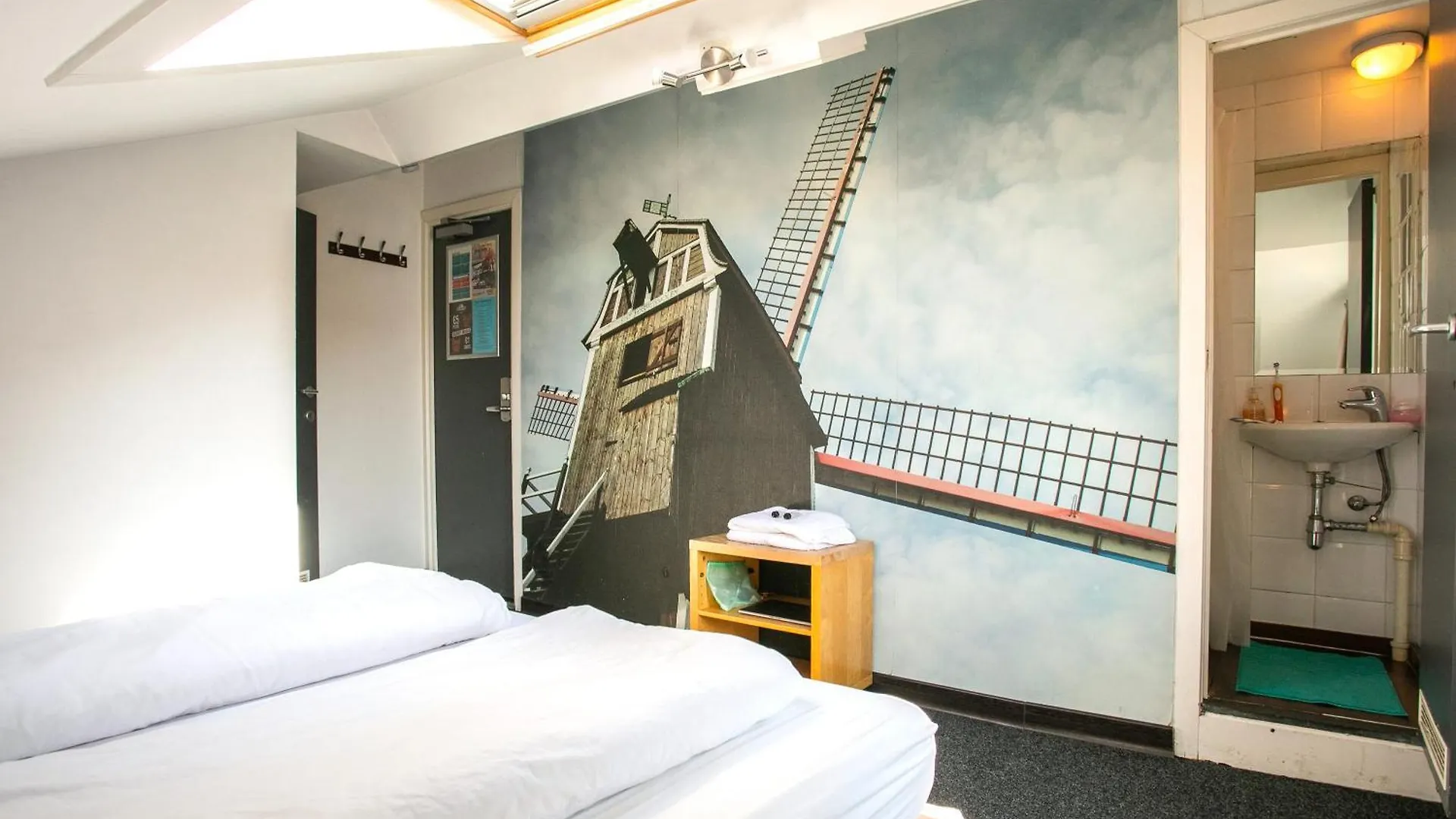 St Christopher'S Inn Hostel At The Bauhaus Brugia